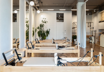 Интерьер студии пилатес «Момент»