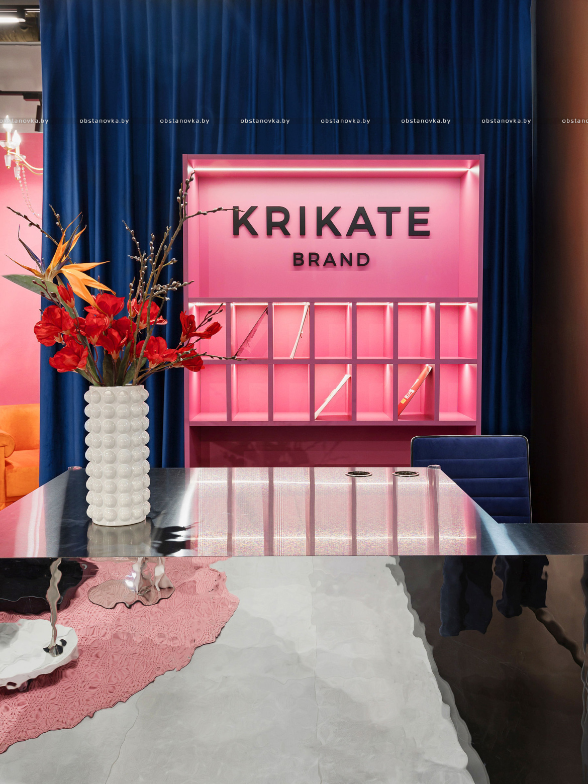 Интерьер шоурума дизайнерской одежды «Krikate»