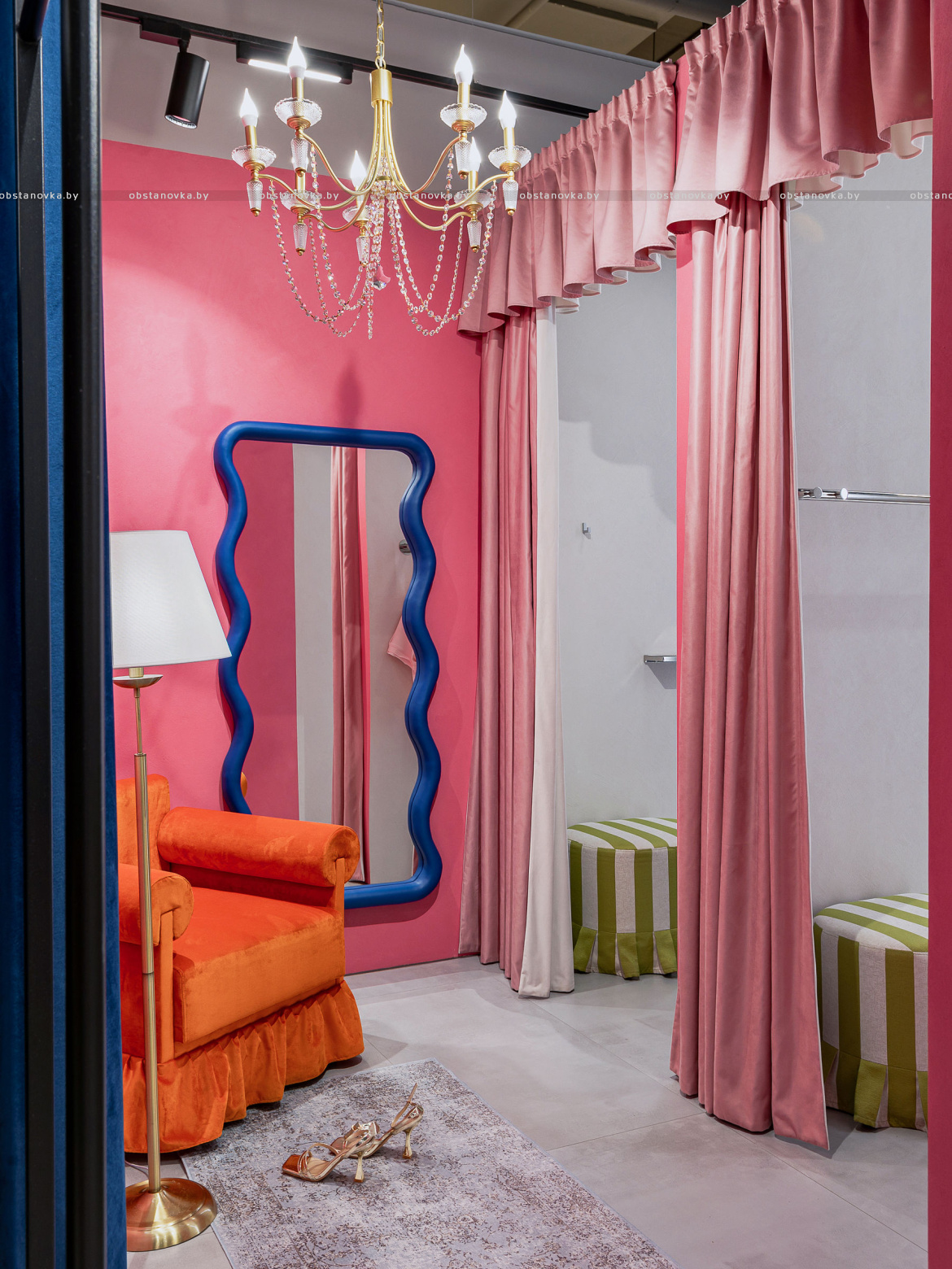 Интерьер шоурума дизайнерской одежды «Krikate»