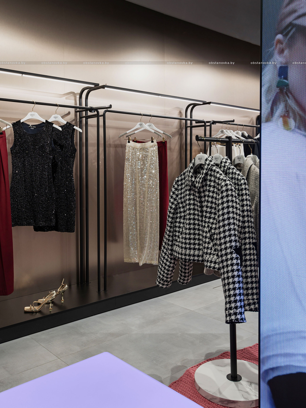 Интерьер шоурума дизайнерской одежды «Krikate»