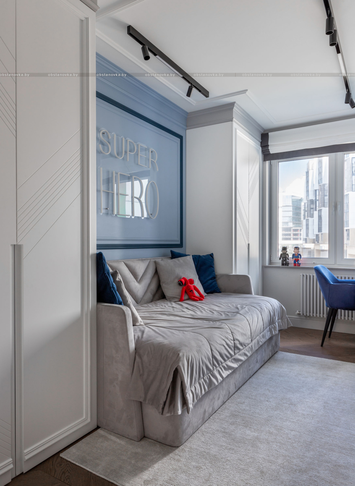 Интерьер квартиры «История квартиры с символом лошади и видом на Свислочь»