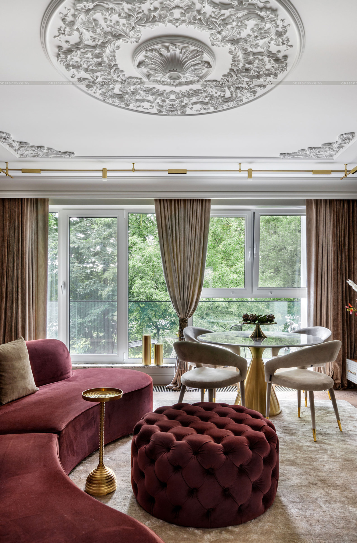 Интерьер квартиры «История квартиры с символом лошади и видом на Свислочь»