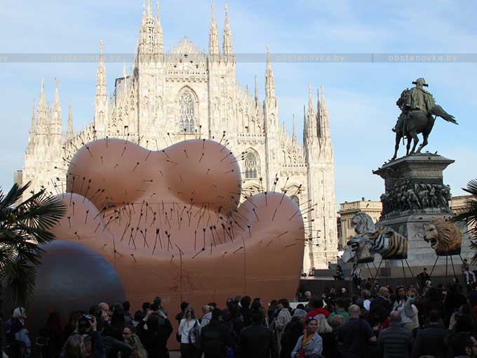 Инсталляция на площади Duomo