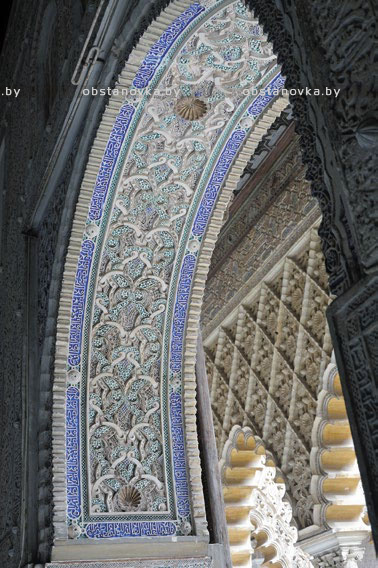 Фрагмент аркі палаца Алькасар у Севільі