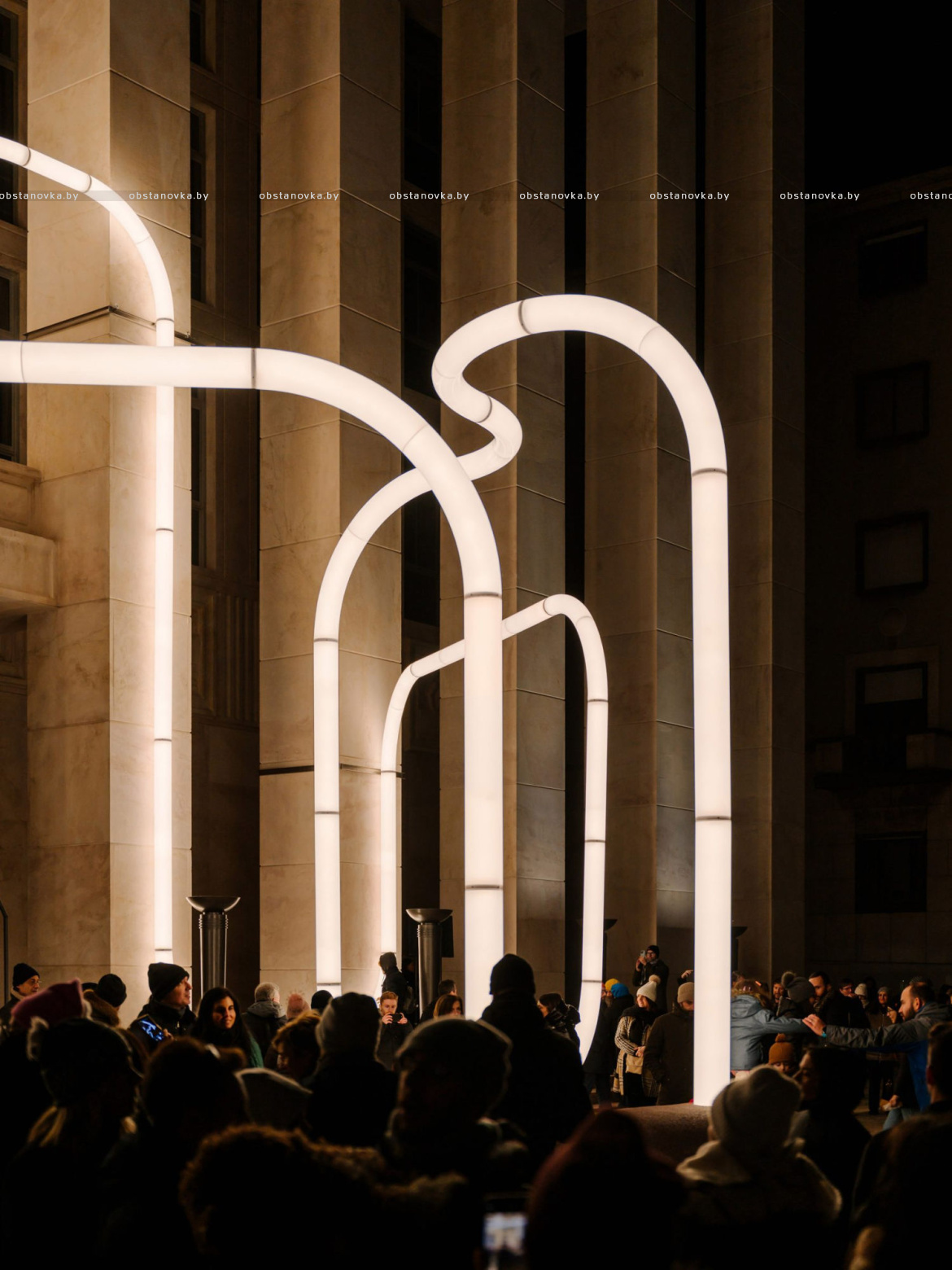 Световая инсталляция на площади Бергамо