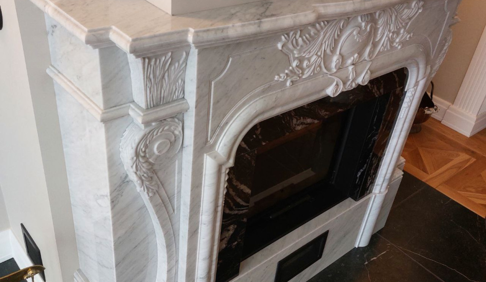 Камин из мрамора Bianco Carrara
