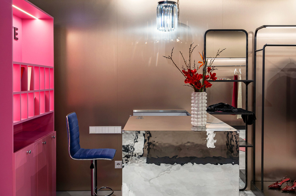 Интерьер шоурума дизайнерской одежды «Krikate»