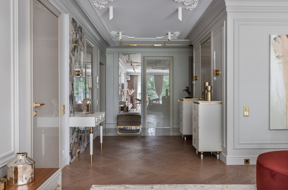 Интерьер квартиры «История квартиры с символом лошади и видом на Свислочь»